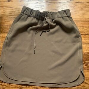 Lululemon tan skirt size 6